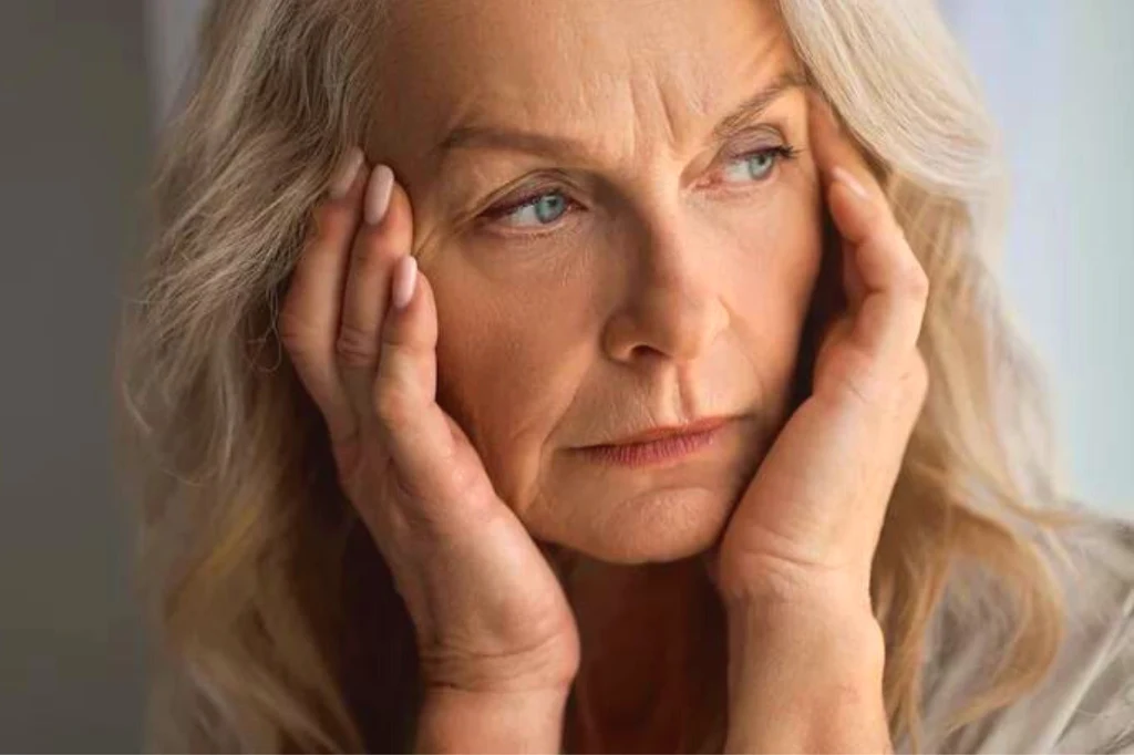 Szumy uszne to jeden z objawów towarzyszących otosklerozie Szumy uszne to jeden z objawów towarzyszących otosklerozie