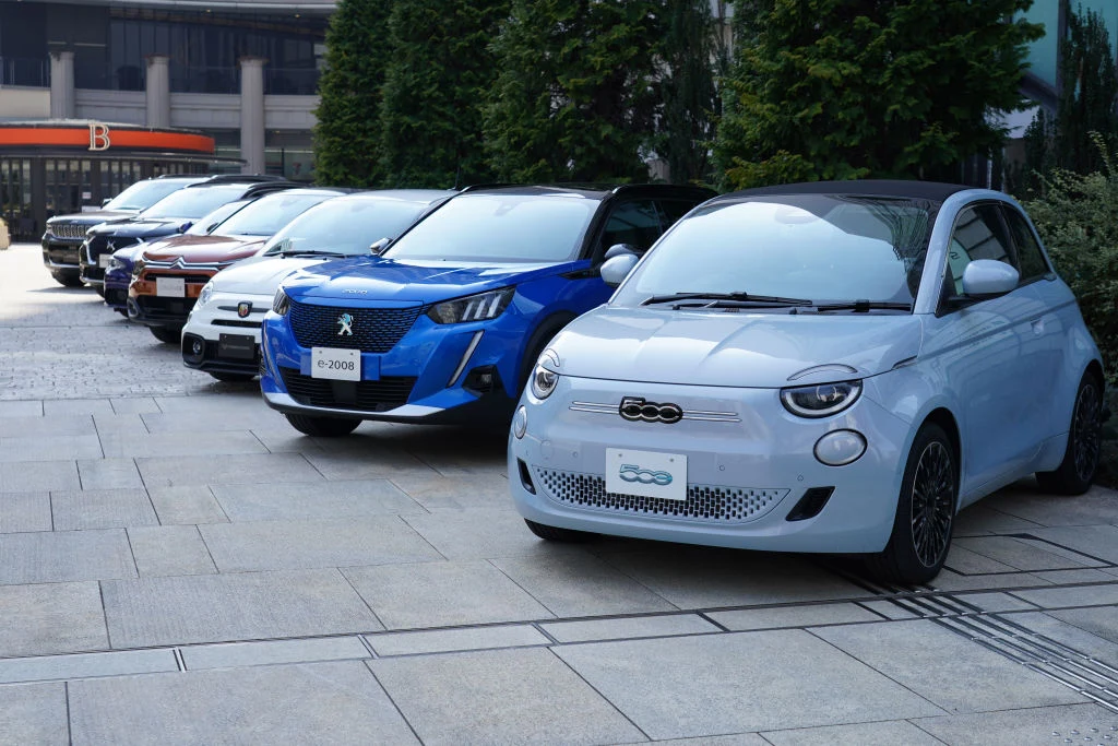 Przejście w 100 proc. na samochody elektryczne w Unii Europejskiej zapowiedziały już największe marki, takie jak Fiat, Peugeot, Volvo i Volkswagen