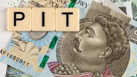 Polacy dostają maila z informacją o zwrocie podatku, Ministerstwo Finansów ostrzega (zdj. ilustracyjne)