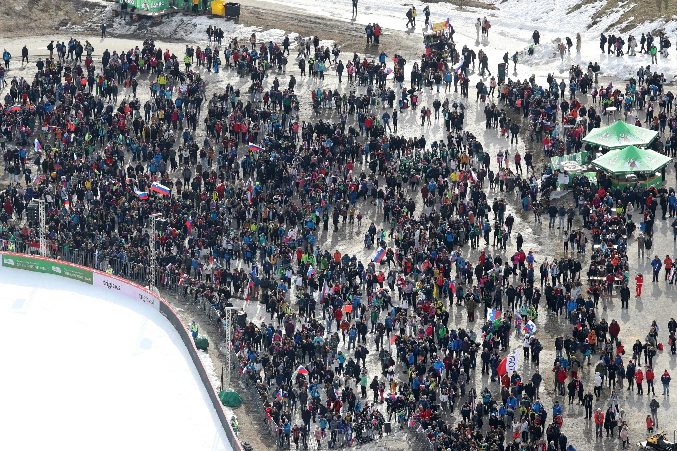 Kibice na PŚ w lotach w Planicy Kibice na PŚ w lotach w Planicy