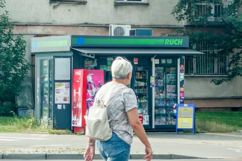 Kiosk RUCH-u przy ul. 1-go maja w Łodzi