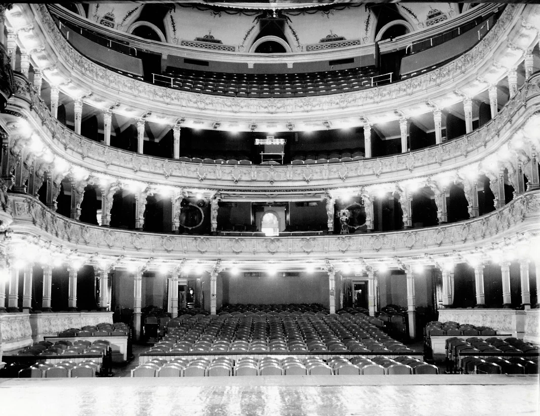 Widok na widownię Teatru Słowackiego w 1961 roku z dużej sceny Widok na widownię Teatru Słowackiego w 1961 roku z dużej sceny