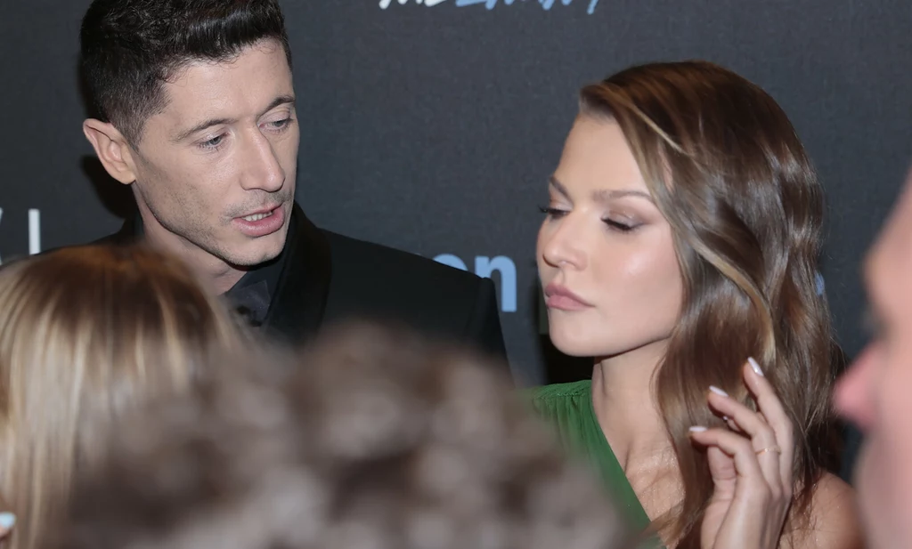 Robert Lewandowski z żoną Anną na premierze filmu "Lewandowski - Nieznany" Robert Lewandowski z żoną Anną na premierze filmu "Lewandowski - Nieznany"