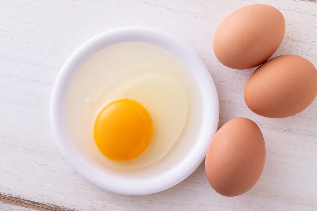 Spożycie nieświeżych jajek zwiększa ryzyko zakażenia salmonellą