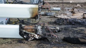 Fragment spalonego masztu w Krośnie