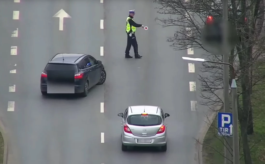 Policjanci mocno pilnują zachowania kierowców w okolicach przejść dla pieszych