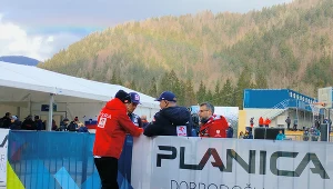 Dziwne sceny w Planicy. Polski skoczek zaczął płakać. Thurnbichler tłumaczył