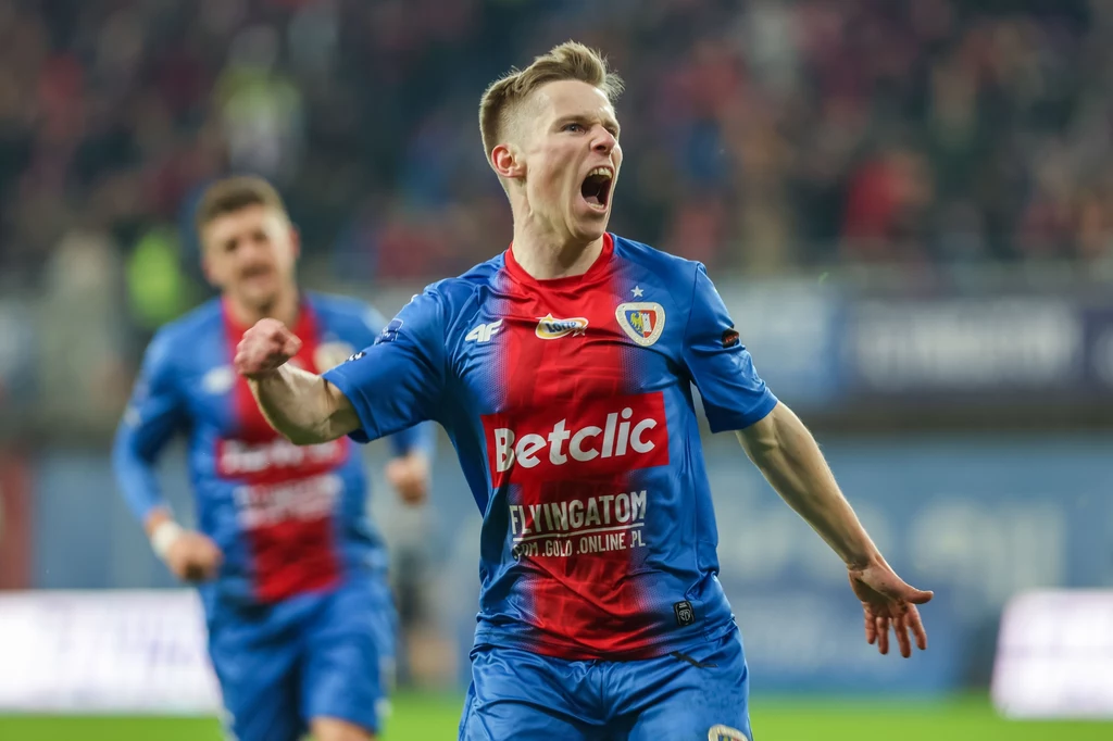 Grzeogorz Tomasiewicz przed chwilą zdobył bramkę na 1-0 w meczu Piast - Górnik 