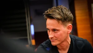 Od niego w skokach zależy bardzo wiele. Polacy ciągle go jednak krytykują