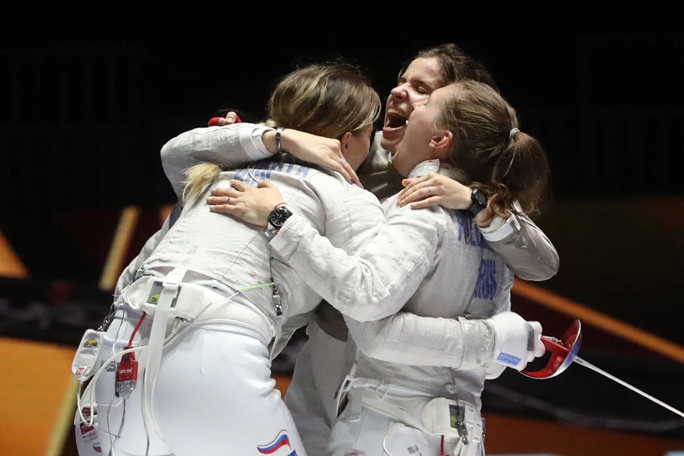 Rosyjskie szermierki po wygraniu mistrzostwa świata w 2019 roku. Szef tamtejszej federacji zapowiedział, że nie ma szans, by tamtejsi szermierze podpisali oświadczenie potępiające wojnę