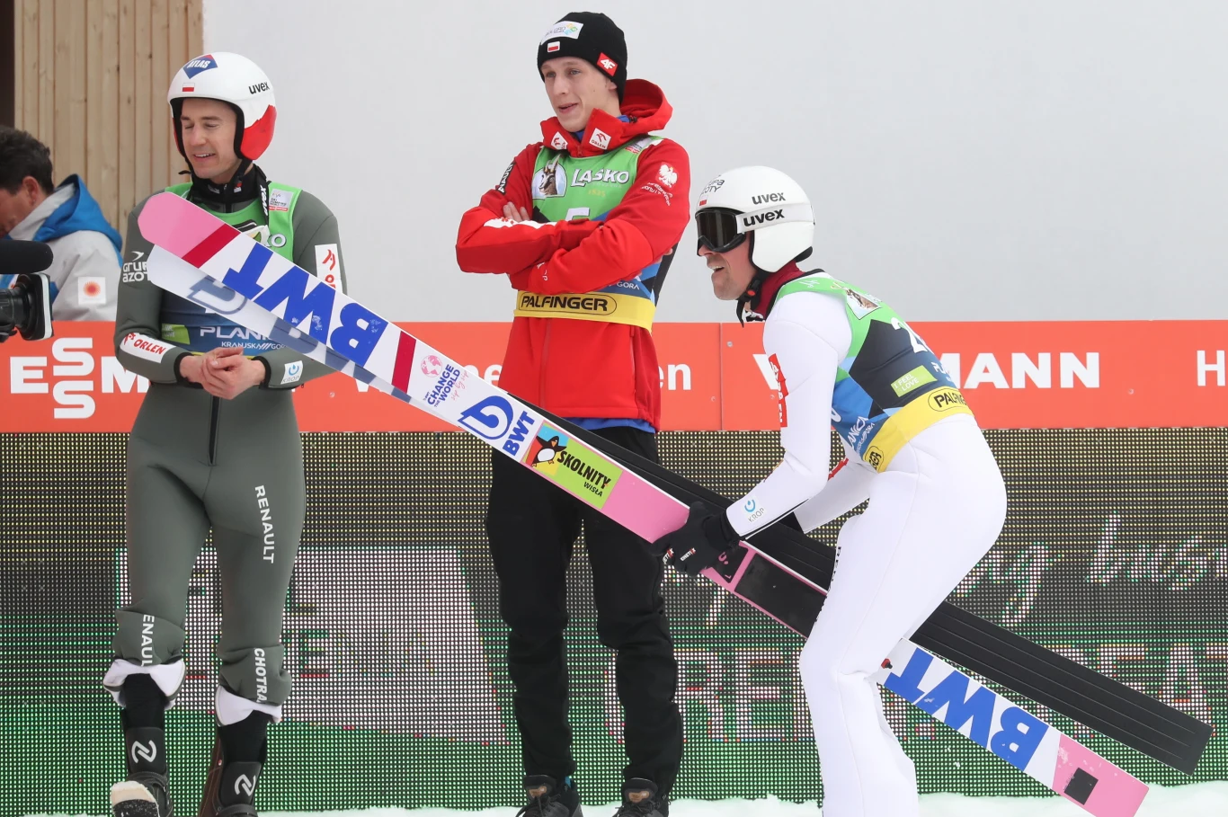 Od lewej: Kamil Stoch, Paweł Wąsek i Piotr Żyła