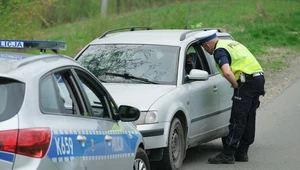 Zaglądają do auta i zadają jedno pytanie. Zła odpowiedź może kosztować 3000 zł