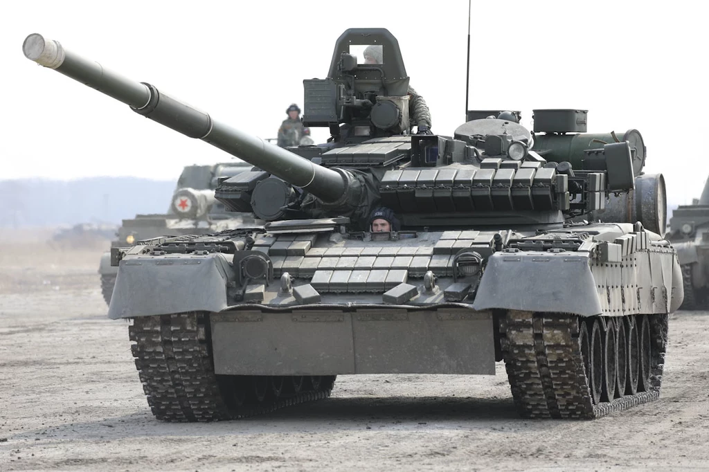  T-80BW do ochrony wykorzystuje pancerz reaktywny (ERA) systemu Kontakt-1. Działa on w ten sposób, że po trafieniu pancerz uwalnia swój materiał wybuchowy, tworząc swoistą "kontreksplozję", rozpraszającą energię pocisku. W ten sposób nie dochodzi do przebicia. Niemniej T-80BW posiada pancerz ERA głównie na przodzie, a nie całym kadłubie 