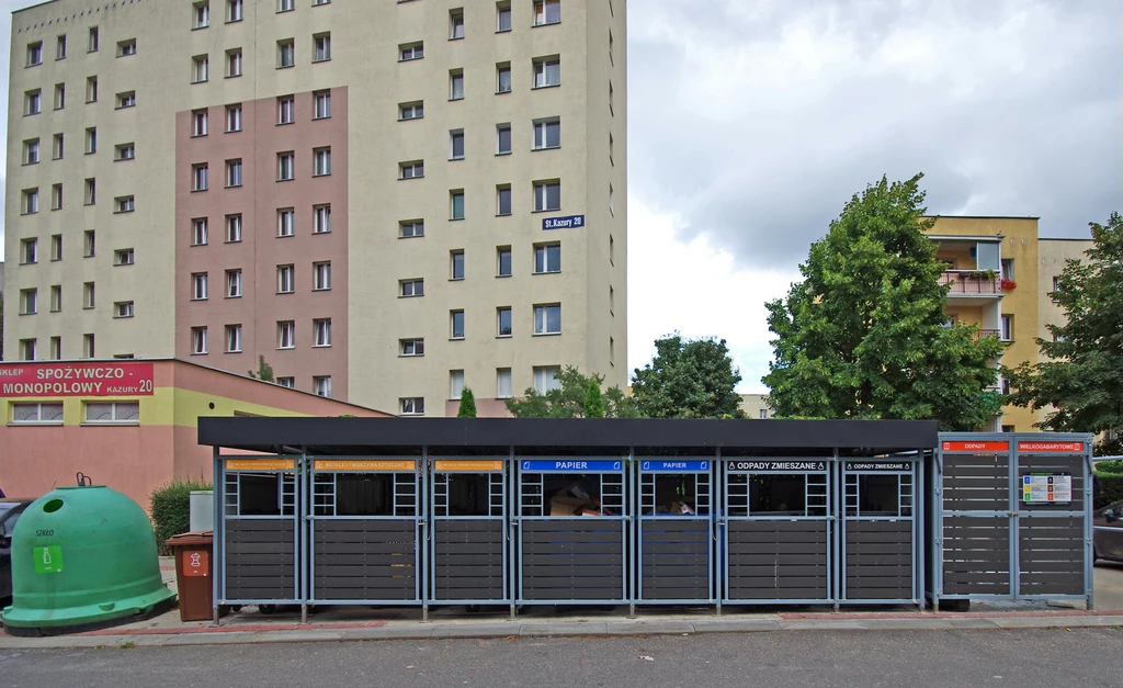 Jedna ze spółdzielni na warszawskim Ursynowie poinformowała, że na mieszkańców ośmiu bloków nałożono karę w wysokości aż 87 tys. zł. Chodzi o nieprawidłowe segregowanie śmieci (zdj. ilustracyjne)