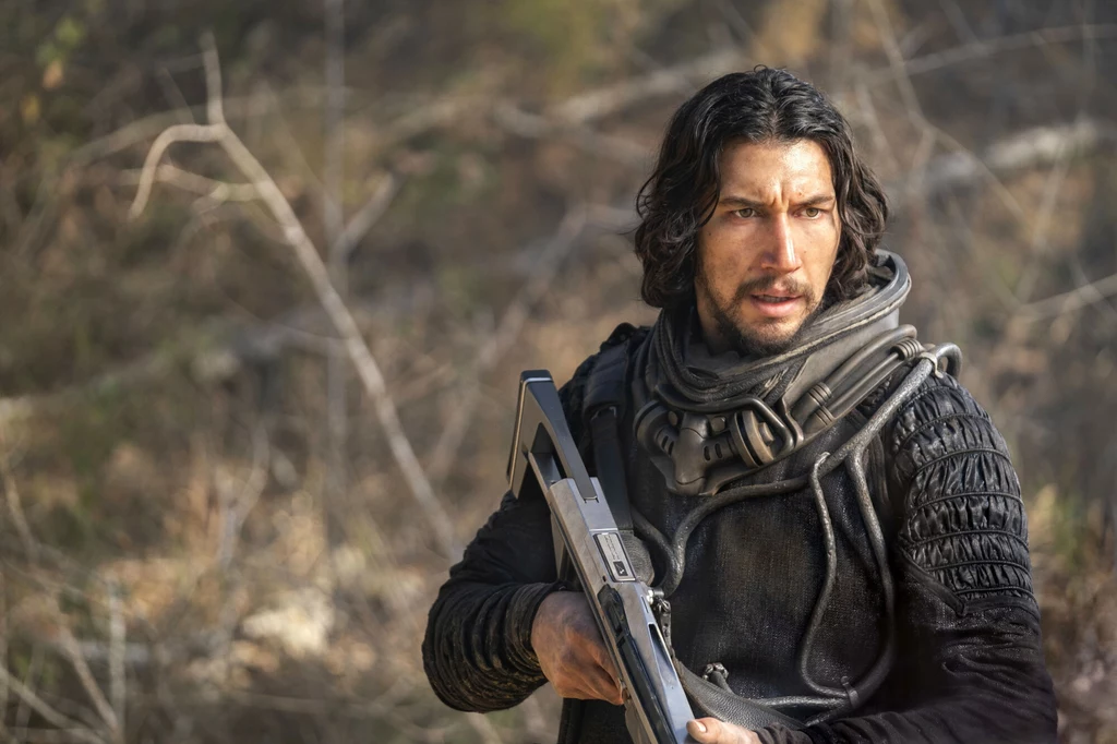 Kadr z filmu "65". Adam Driver w epoce kredy