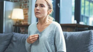 Przez choroby i stres, ale nie tylko. Jest też inna przyczyna potliwości