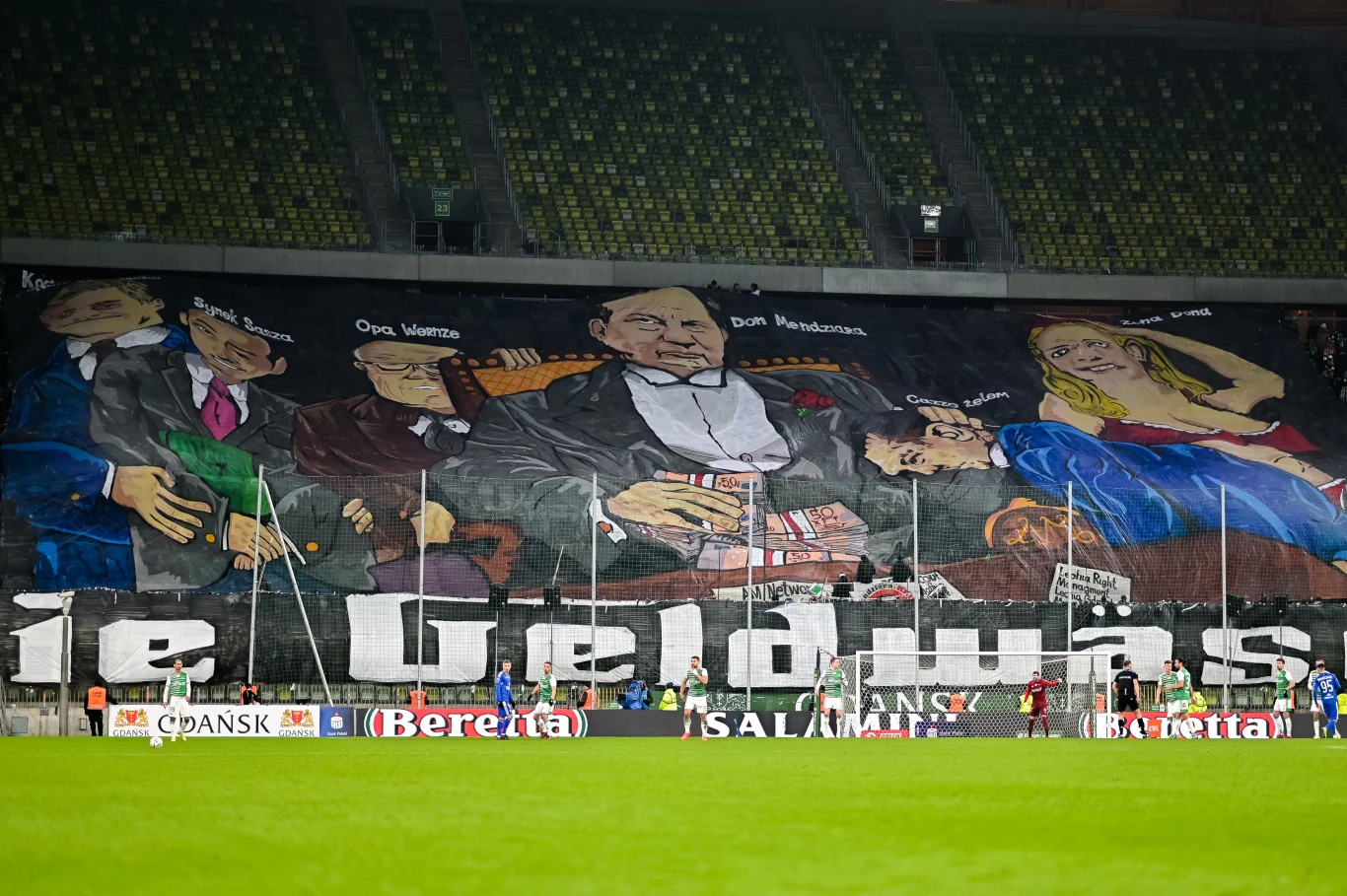 Oprawa kibiców Lechii Gdańsk, mocno uderzająca we władze klubu