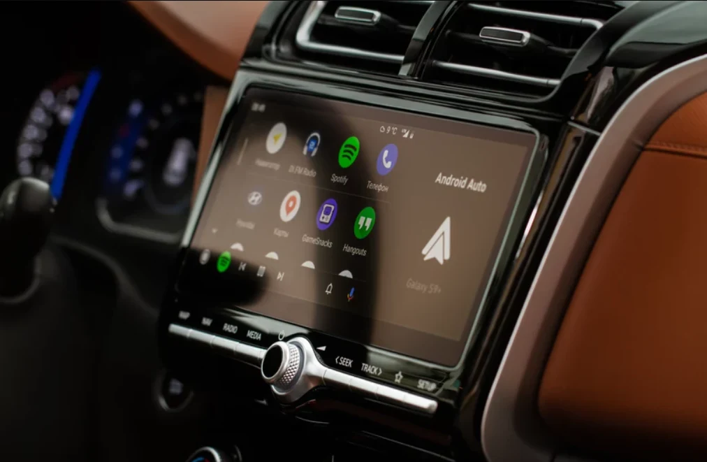 Android Auto to popularna aplikacja wśród kierowców. Czy działa bezprzewodowo i jak ją połączyć? Android Auto to popularna aplikacja wśród kierowców. Czy działa bezprzewodowo i jak ją połączyć?