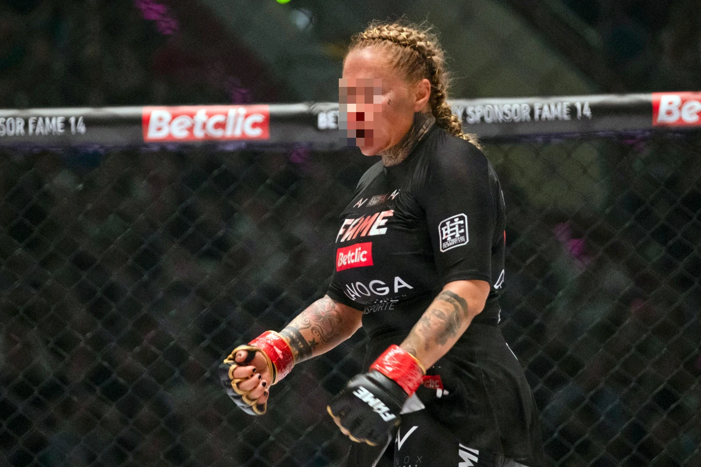 Katarzyna A. w czasie walki MMA Katarzyna A. w czasie walki MMA