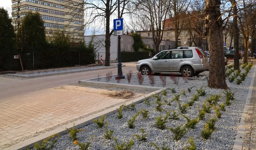 Przebudowa ulicy 28 Pułku Strzelców Kaniowskich została zakończona. Najdłuższy woonerf w mieście został udostępniony. Przebudowa ulicy 28 Pułku Strzelców Kaniowskich została zakończona. Najdłuższy woonerf w mieście został udostępniony.