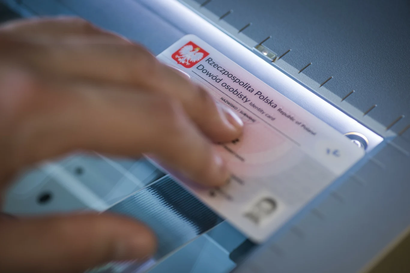 Seria i numer dowodu to dane wrażliwe, które należy chronić przed oszustami. Seria i numer dowodu to dane wrażliwe, które należy chronić przed oszustami.