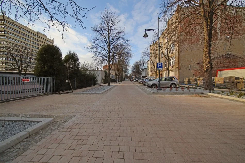 Najdłuższy woonerf w Łodzi oddany do użytku. Najdłuższy woonerf w Łodzi oddany do użytku.