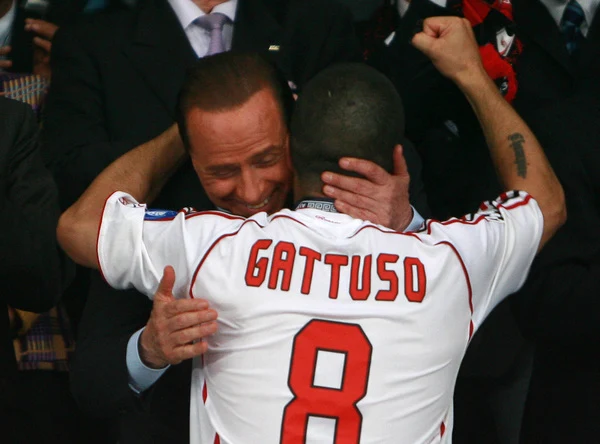 Silvio Berlusconi i Gennaro Gattuso po zwycięskim finale Ligi Mistrzów w 2007 roku