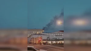 Kłęby dymu nad budynkiem ministerstwa w Moskwie 