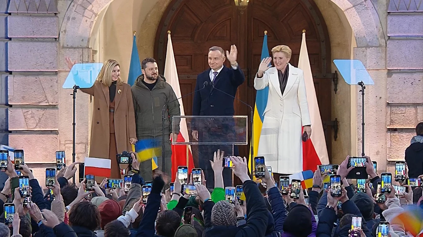 Prezydent Polski Andrzej Duda i prezydent Ukrainy Wołodymyr Zełenski podczas wizyty tego drugiego w Warszawie Prezydent Polski Andrzej Duda i prezydent Ukrainy Wołodymyr Zełenski podczas wizyty tego drugiego w Warszawie