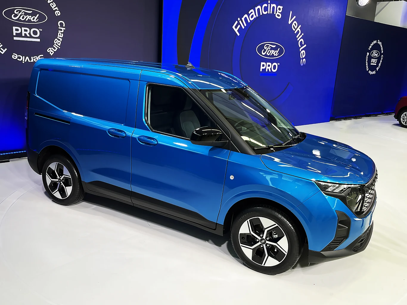 Ford E-Transit Courier ma szansę wyróżnić się na ulicy