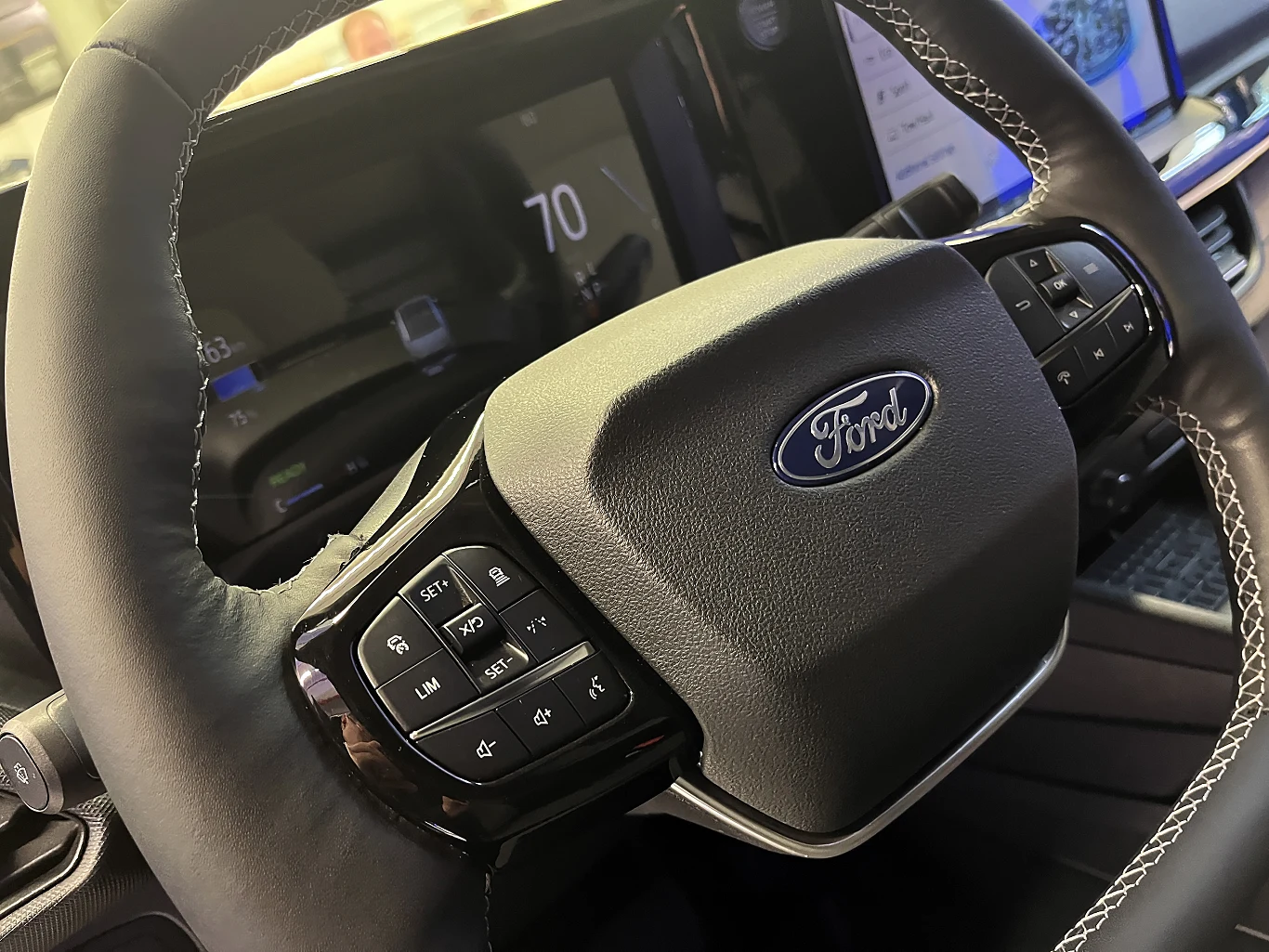 Ford E-Transit Courier 