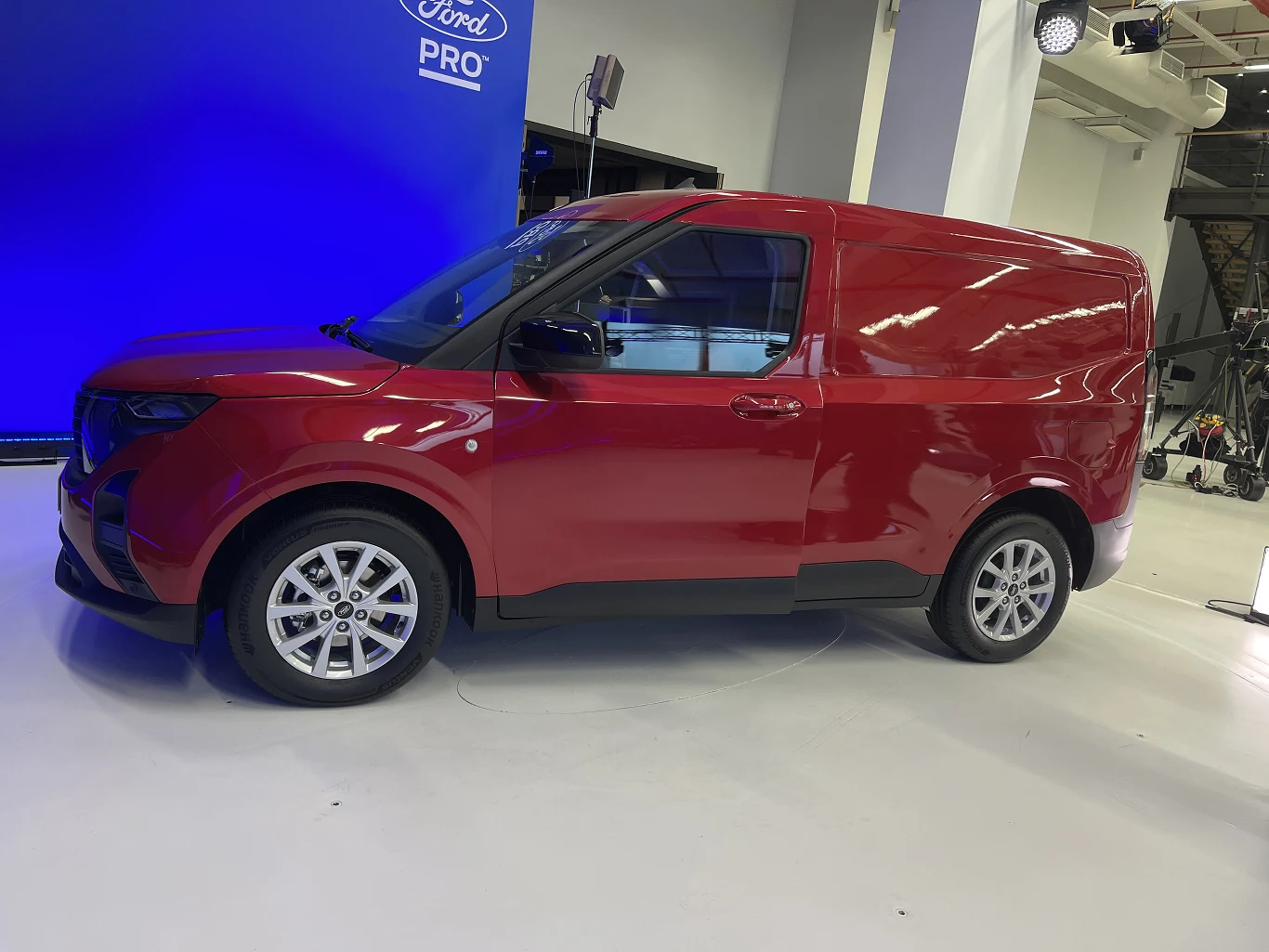 Ford E-Transit Courier 