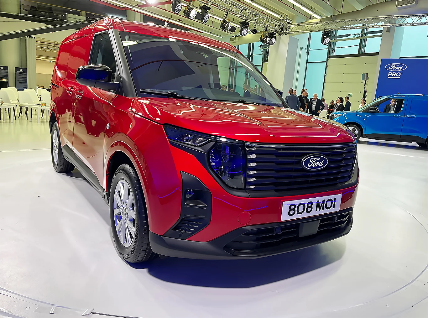 Ford E-Transit Courier 