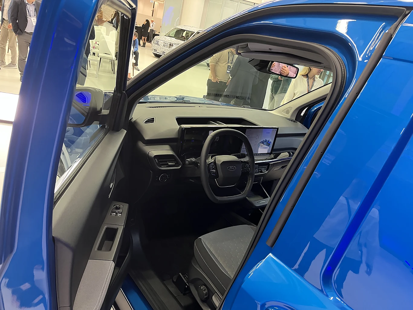 Ford E-Transit Courier 