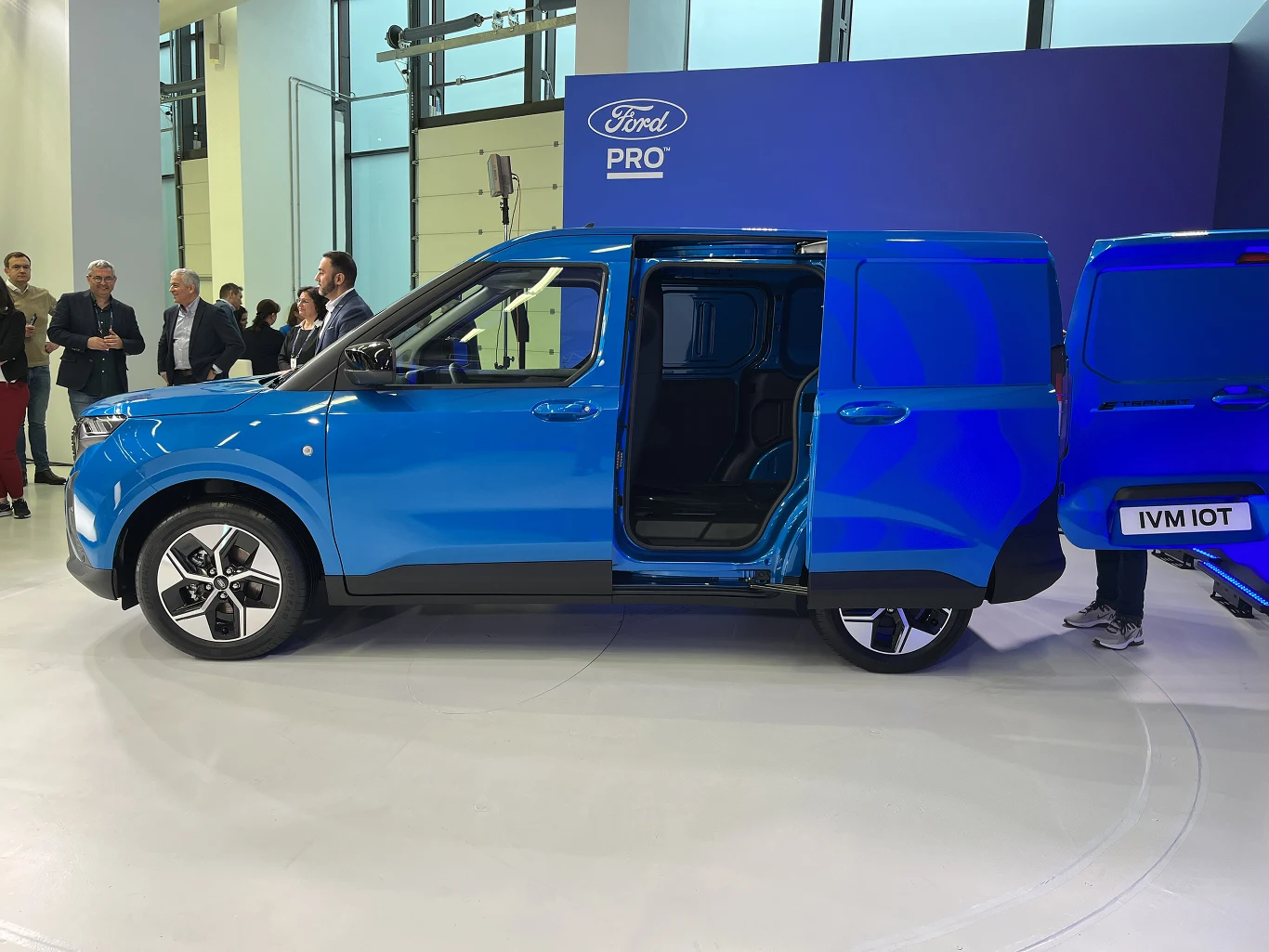 Ford E-Transit Courier 