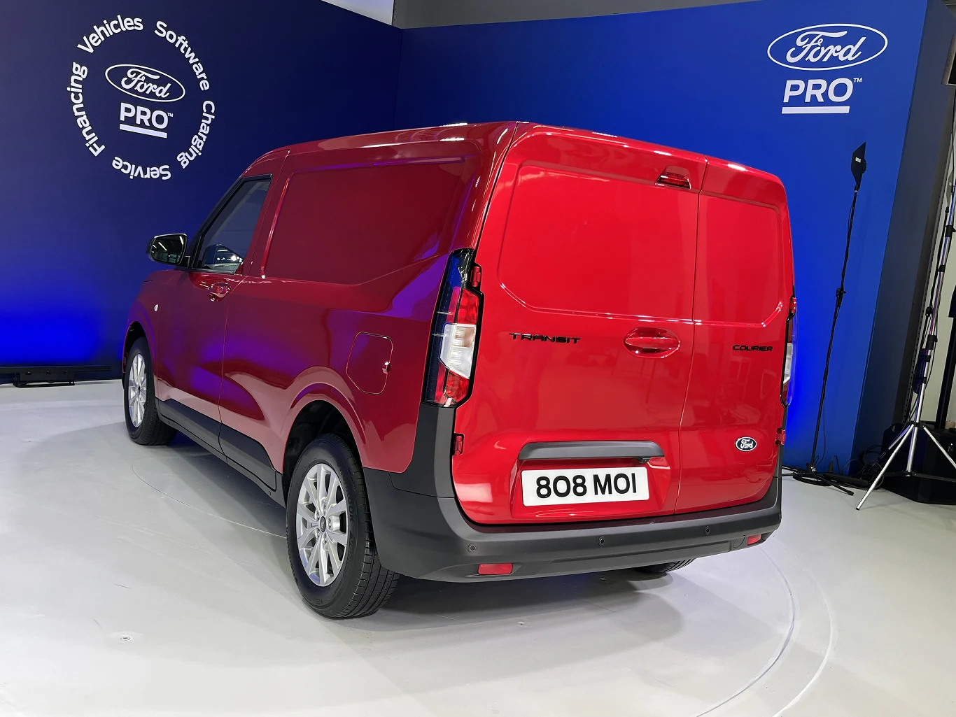 Ford E-Transit Courier 