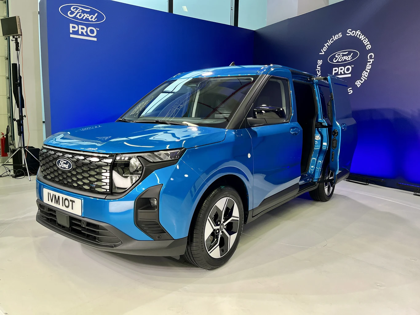 Ford E-Transit Courier 