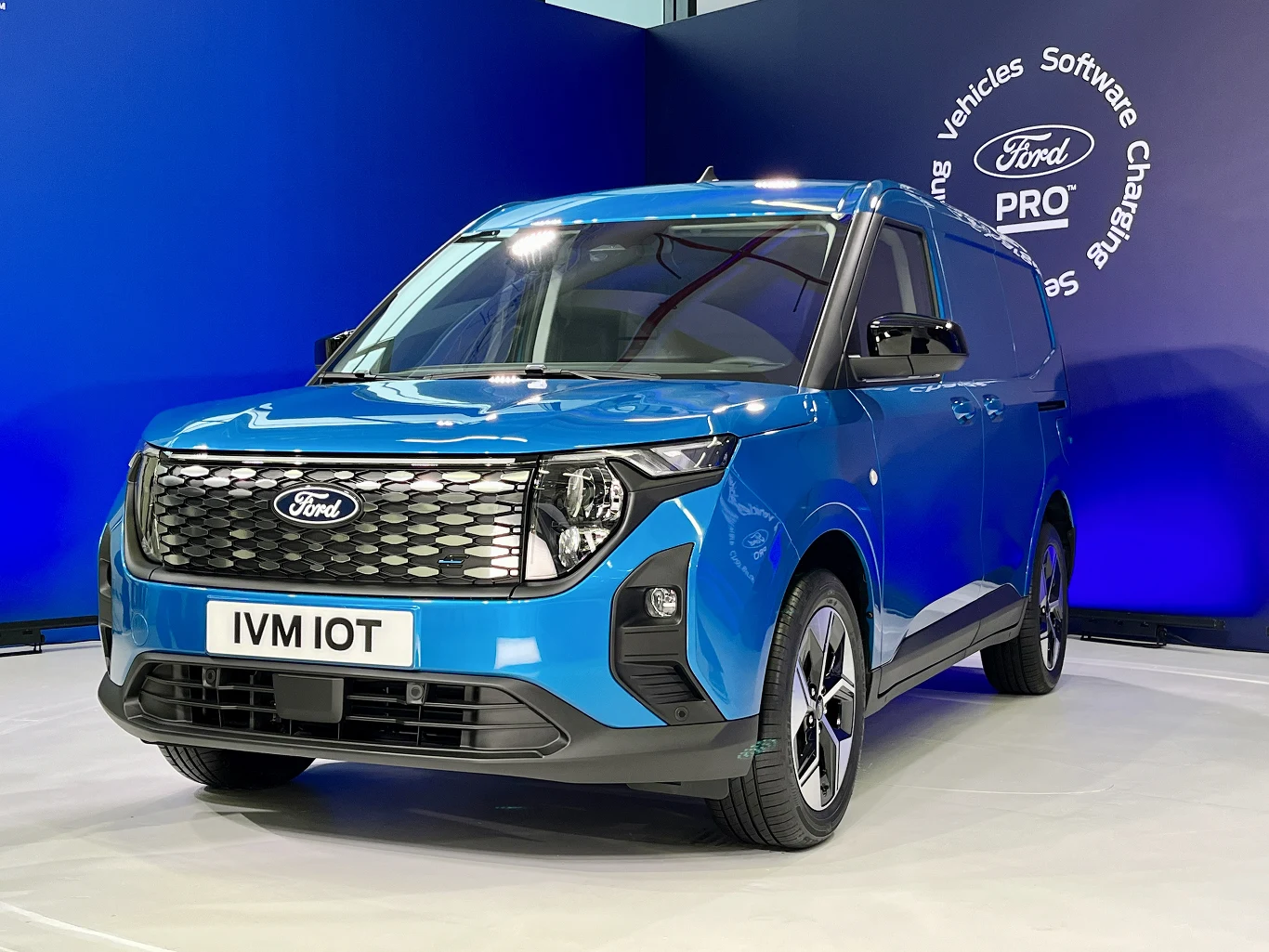 Ford E-Transit Courier 