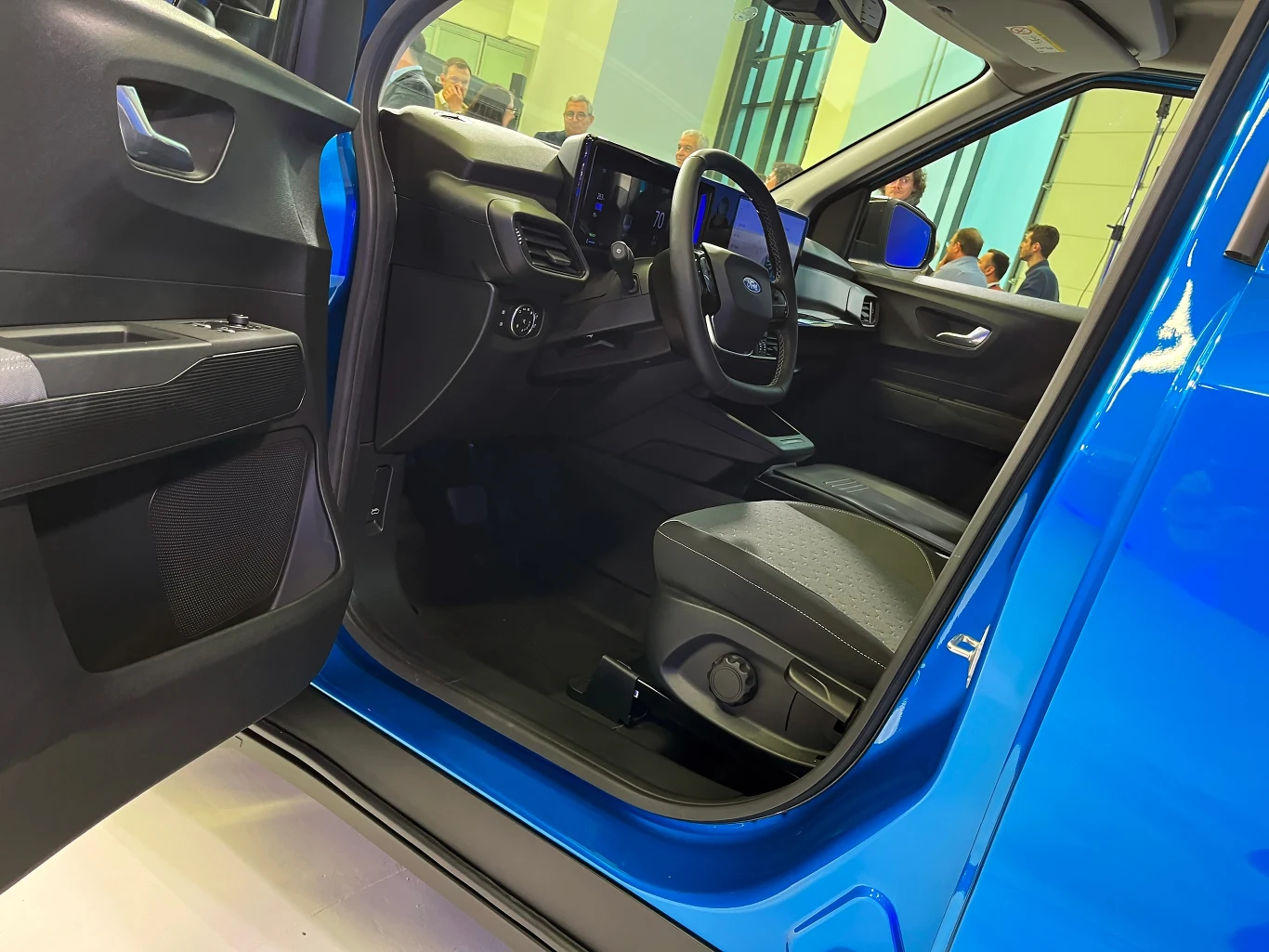 Ford E-Transit Courier 