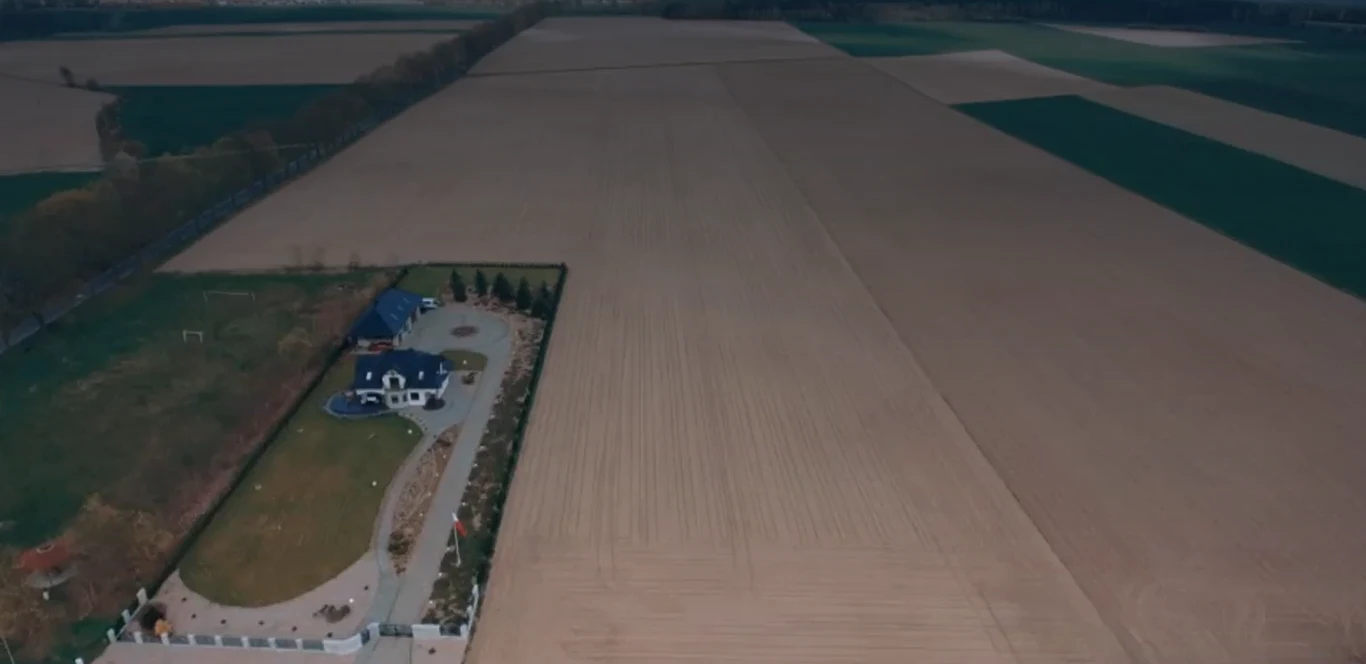 Czadoman wybudował dom w szczerym polu! Czadoman wybudował dom w szczerym polu!