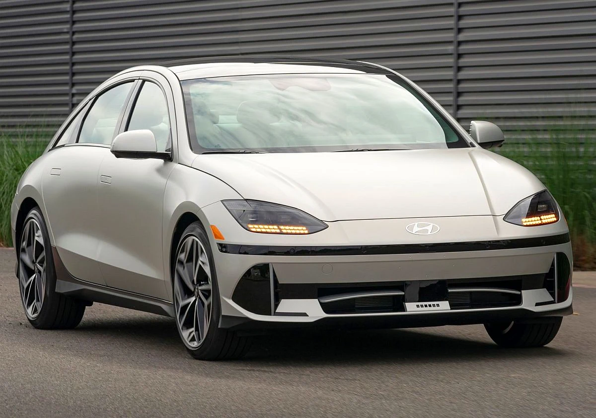 Hyundai Ioniq 6 - Światowy Samochód Roku 2023