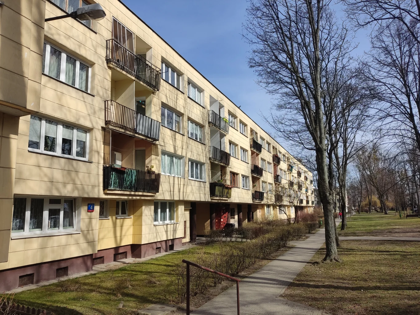 blok, w którym mieści się mieszkanie, które odwiedził Picasso (dawniej ul. Deotymy 48, a obecnie Jana Sitnika 4)