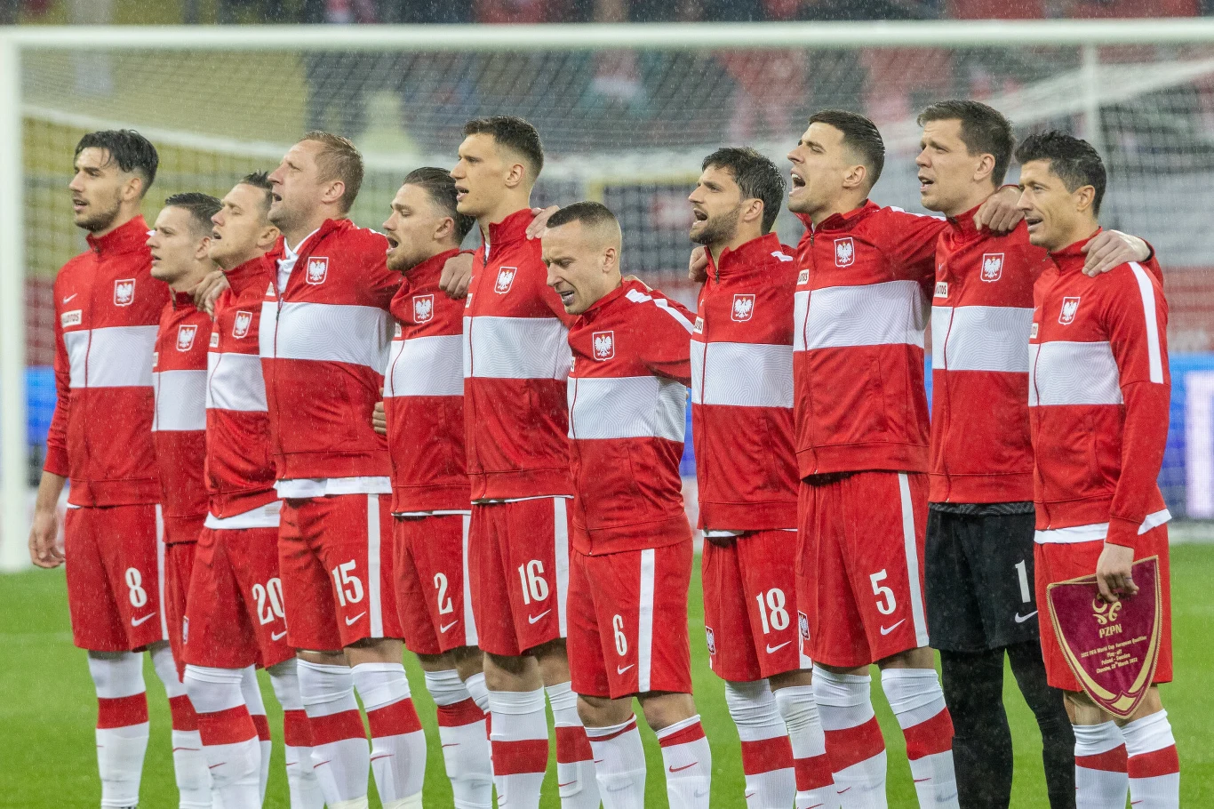 Jacek Góralski (piąty od prawej, z numerem sześć) może już niebawem pożegnać się z VfL Bochum