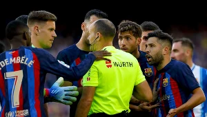 Złe wieści dla "Lewego" i spółki. Na Camp Nou wróci antybohater derbów
