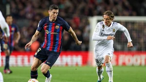 Z lewej: Robert Lewandowski, z prawej:Luka Modrić