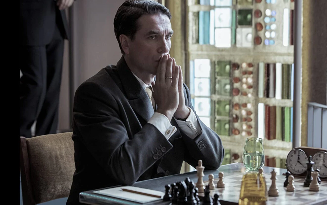 Marcin Dorociński w serialu "Gambit królowej" Marcin Dorociński w serialu "Gambit królowej"
