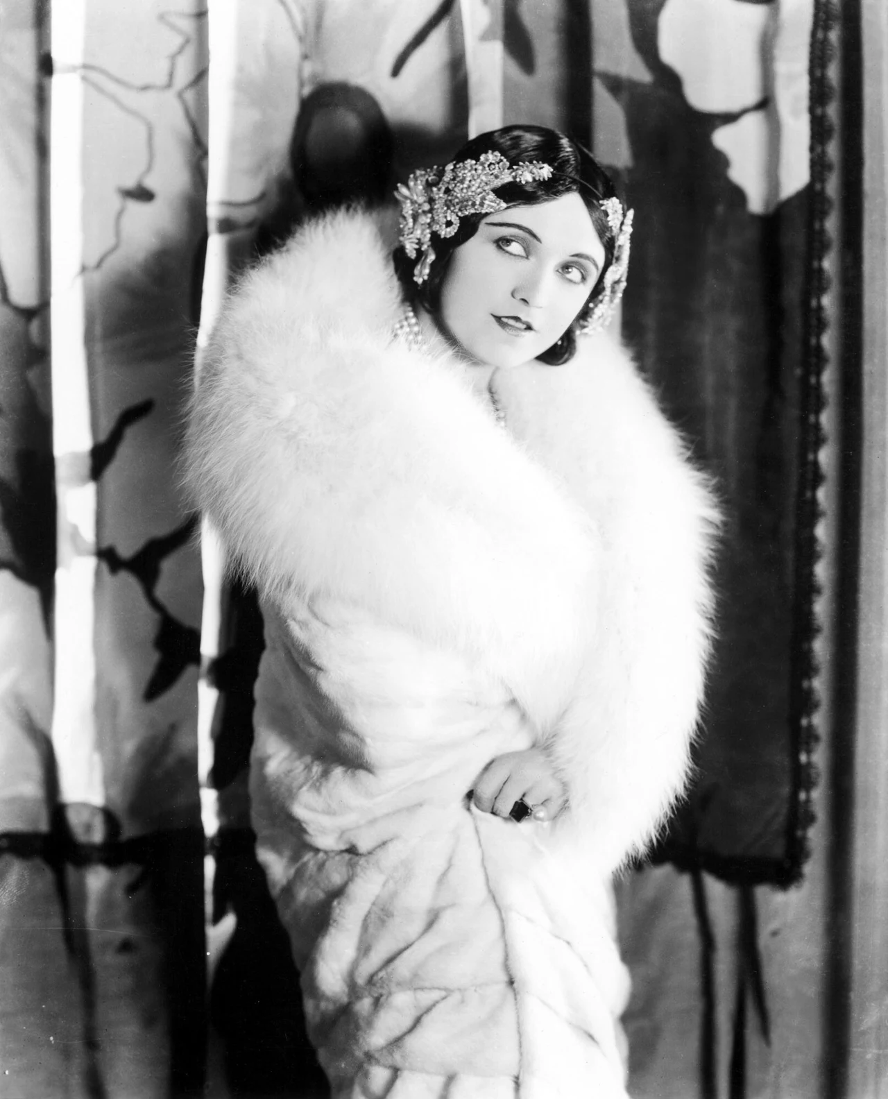Pola Negri w białym futrze Pola Negri w białym futrze