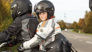 Czy można jeździć na motocyklu z dzieckiem? Kluczowy przepis