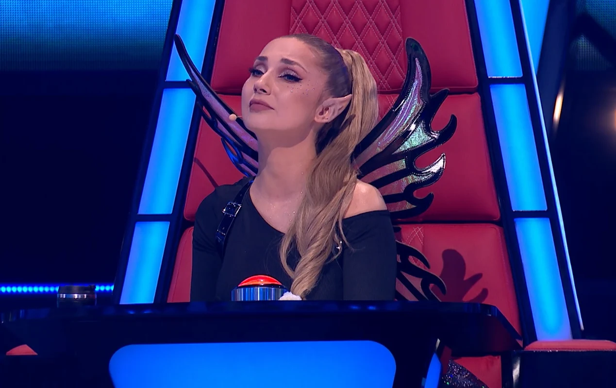 Cleo słuchała jak zaczarowana Cleo słuchała jak zaczarowana