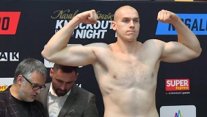 Damian Knyba podczas ważenia